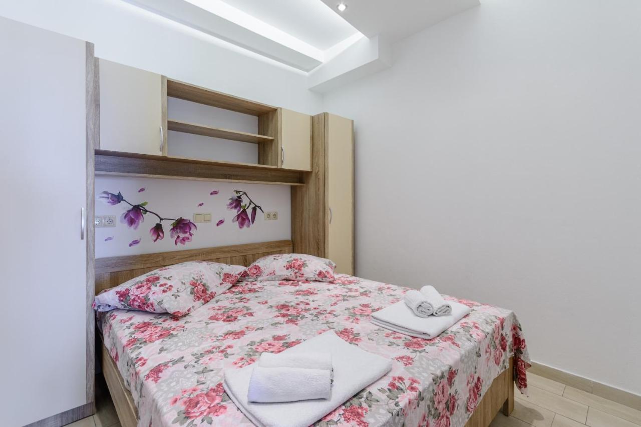 Apartments Hope Dugi Rat Exterior foto